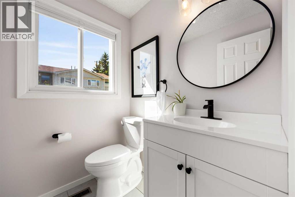 723 Queenston Terrace SE, Calgary, Alberta  T2J 6H4 - Photo 13 - A2318839