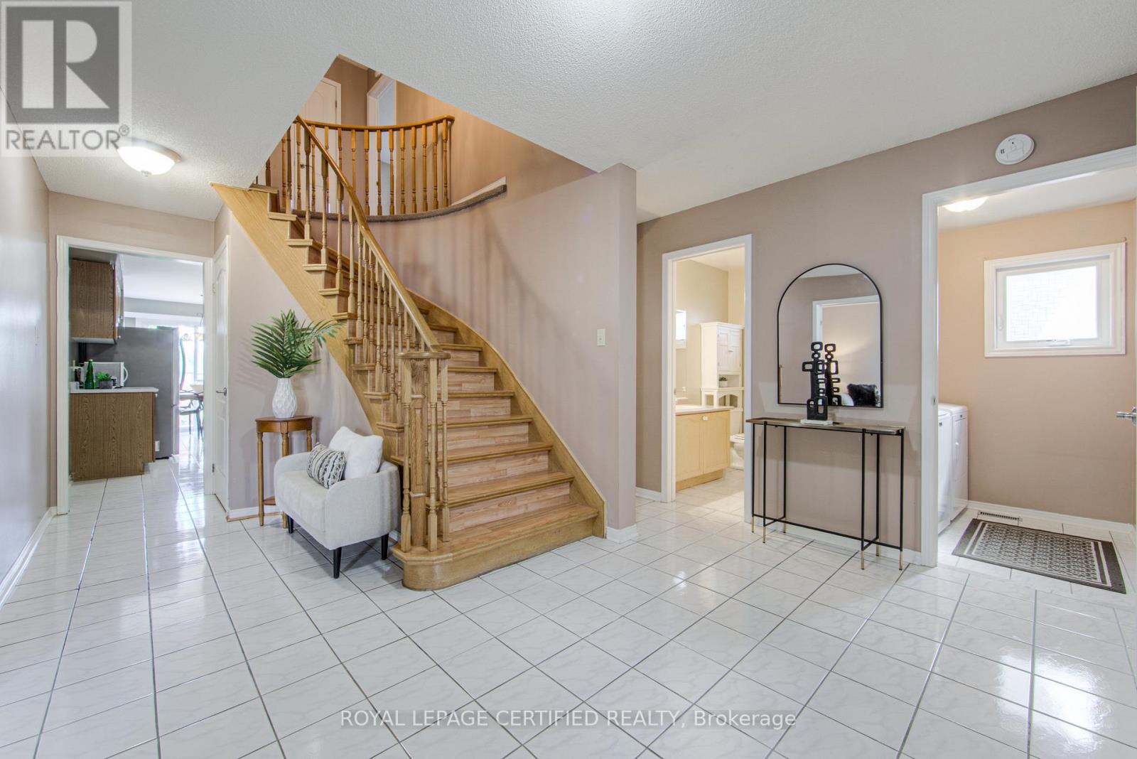 1448 Rose Haven Road, Mississauga, Ontario  L5V 1H1 - Photo 4 - W13724314