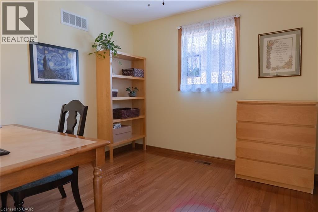 54 Republic Avenue, Hamilton, Ontario  L9B 2G7 - Photo 13 - 40859175