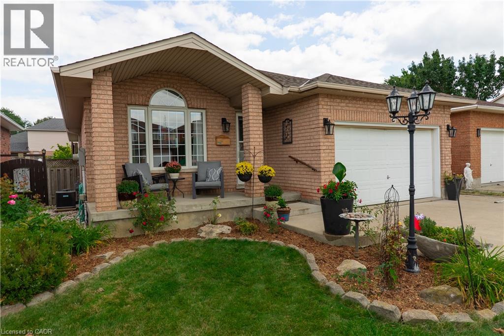 54 Republic Avenue, Hamilton, Ontario  L9B 2G7 - Photo 2 - 40859175
