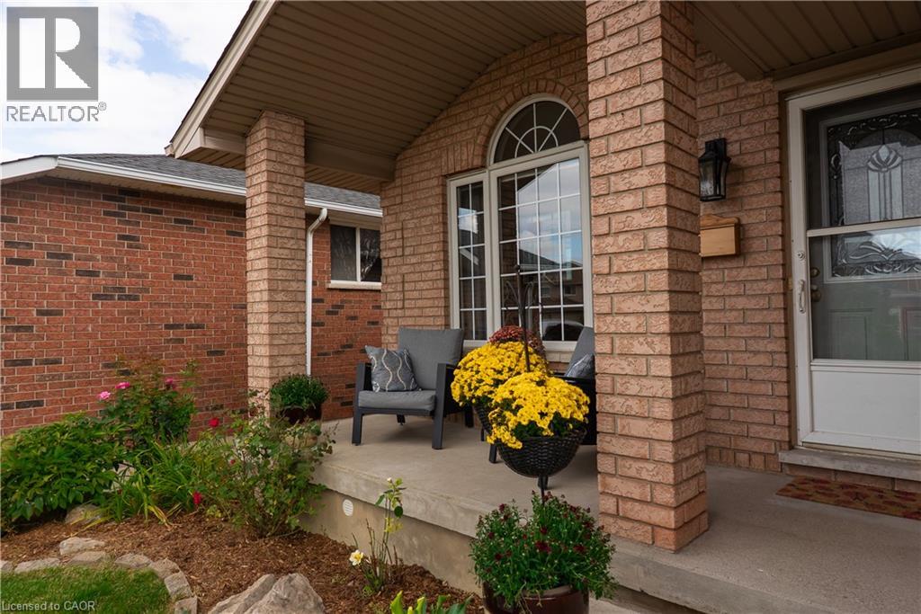 54 Republic Avenue, Hamilton, Ontario  L9B 2G7 - Photo 3 - 40859175