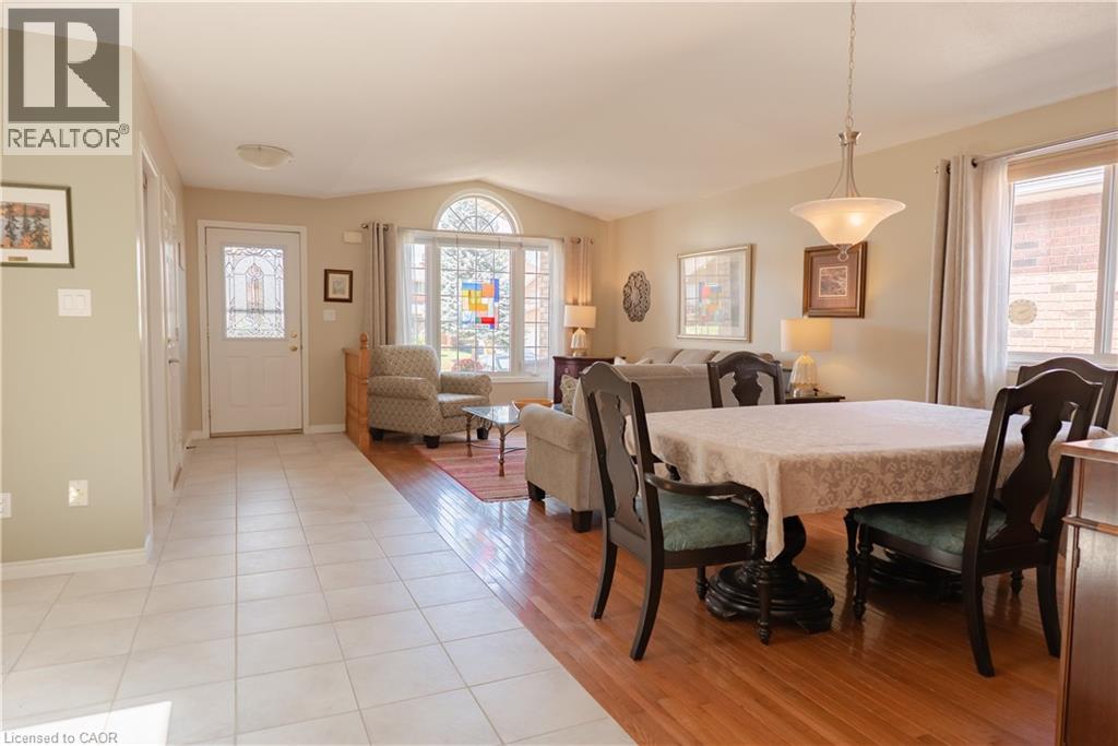 54 Republic Avenue, Hamilton, Ontario  L9B 2G7 - Photo 6 - 40859175