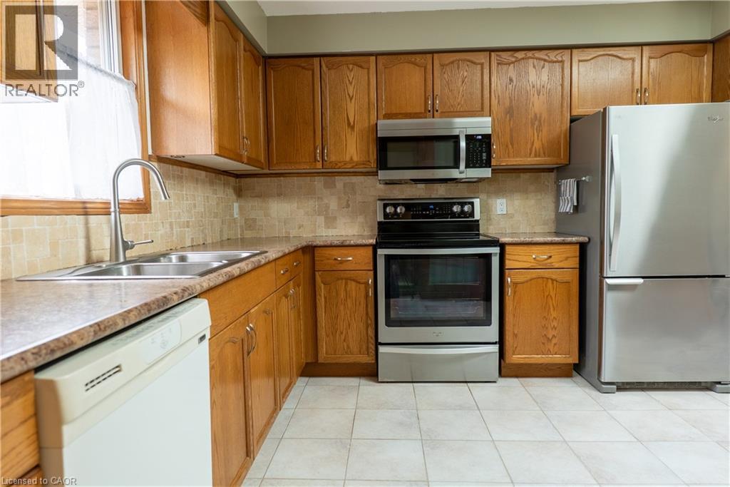 54 Republic Avenue, Hamilton, Ontario  L9B 2G7 - Photo 9 - 40859175