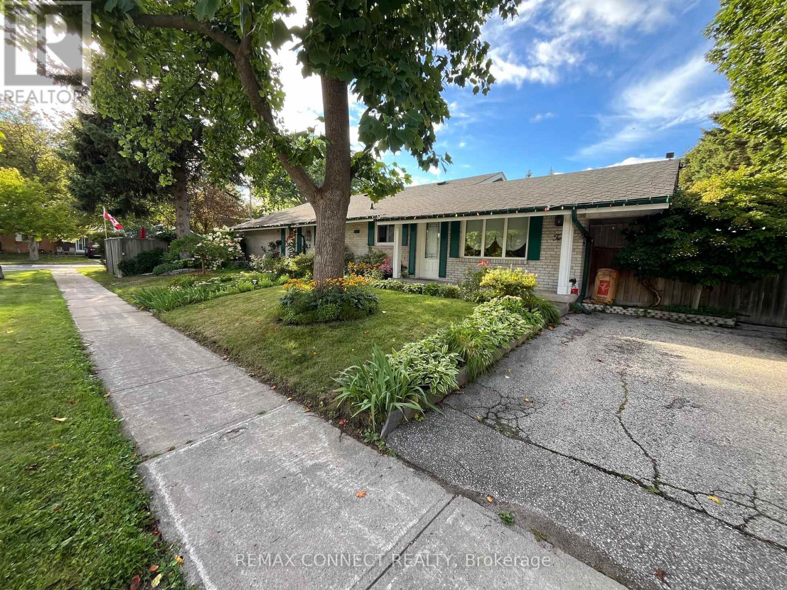 2 HAPLEY DRIVE, Toronto, Ontario