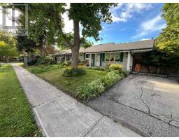 2 HAPLEY DRIVE, Toronto, Ontario