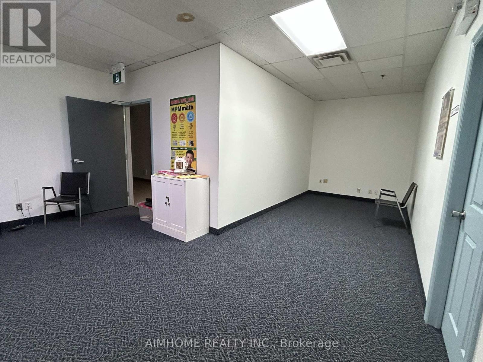 1453 Cornwall Road, Oakville, Ontario  L6J 7T5 - Photo 5 - W13724374