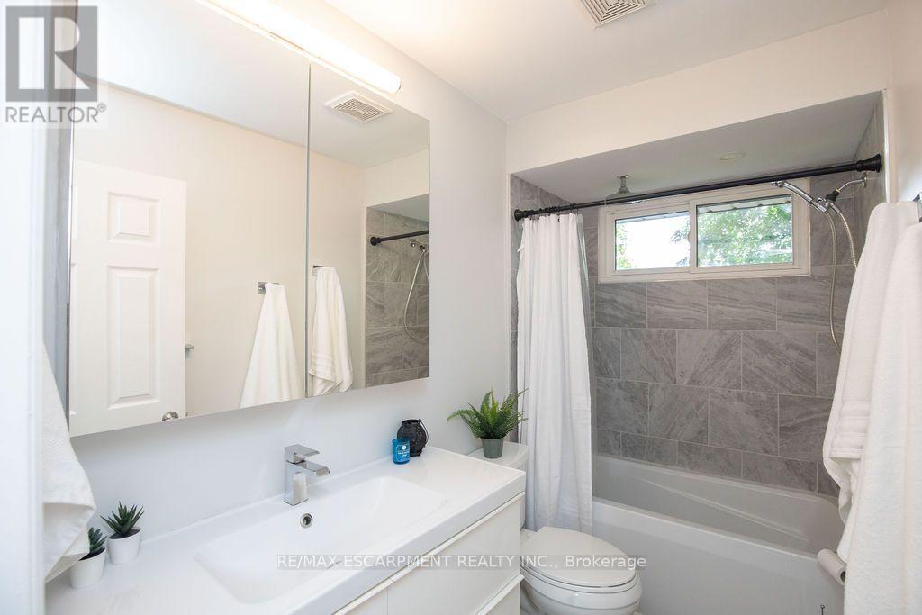 57 Valery Court, Hamilton, Ontario L9C 2W2 - Photo 30 - X13724364