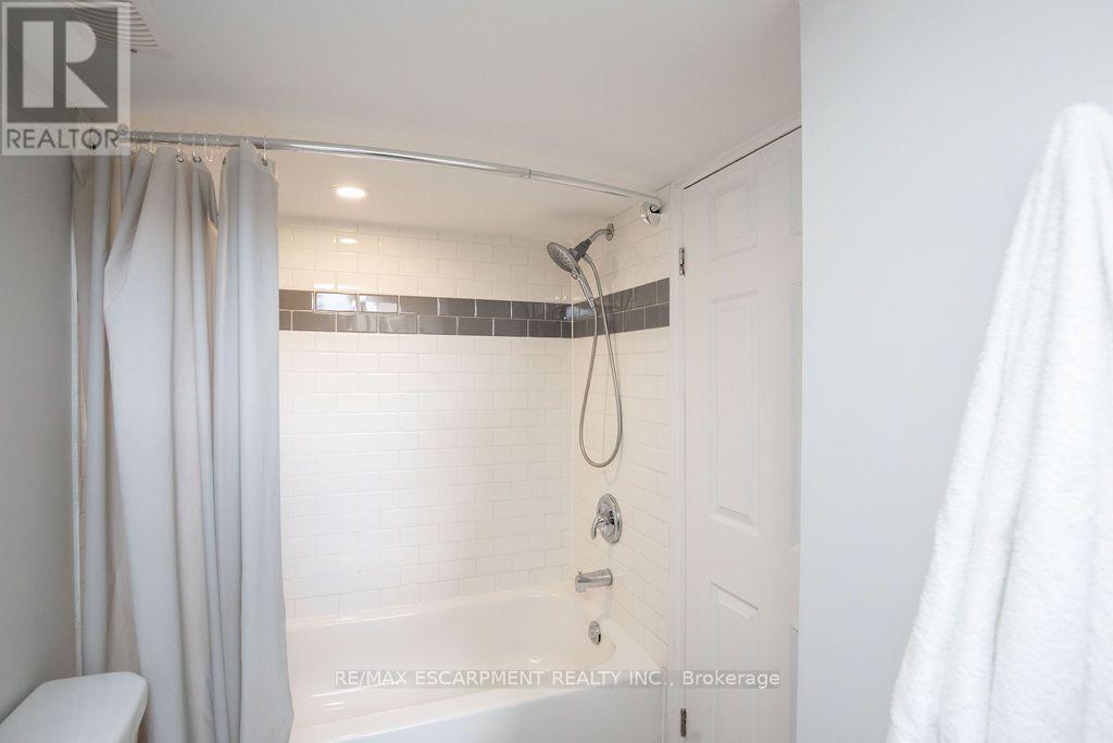 57 Valery Court, Hamilton, Ontario L9C 2W2 - Photo 39 - X13724364