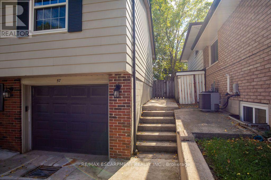 57 Valery Court, Hamilton, Ontario L9C 2W2 - Photo 4 - X13724364