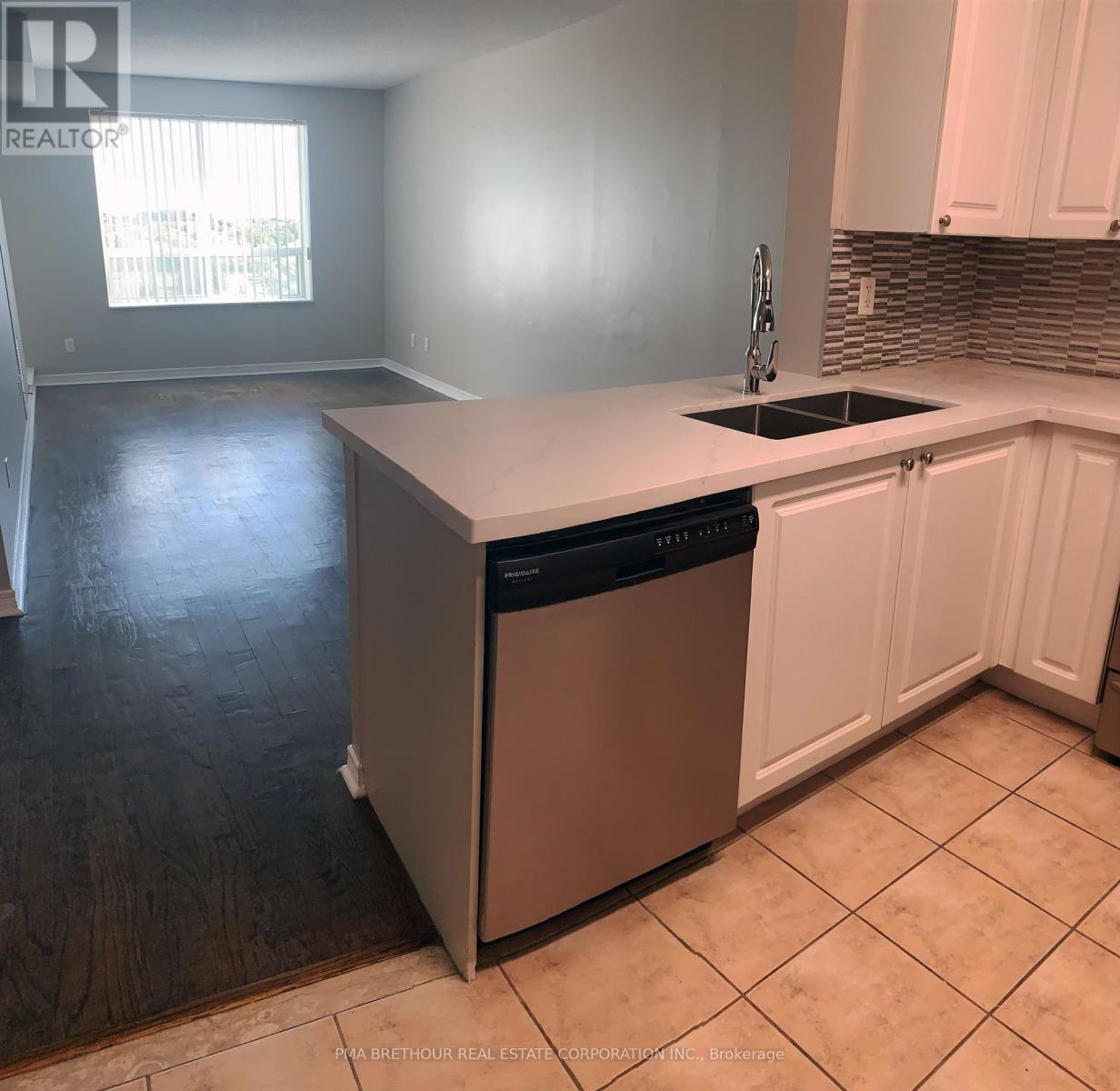 609 - 11 Oneida Crescent, Richmond Hill, Ontario L4B 0A1 - Photo 11 - N13724390