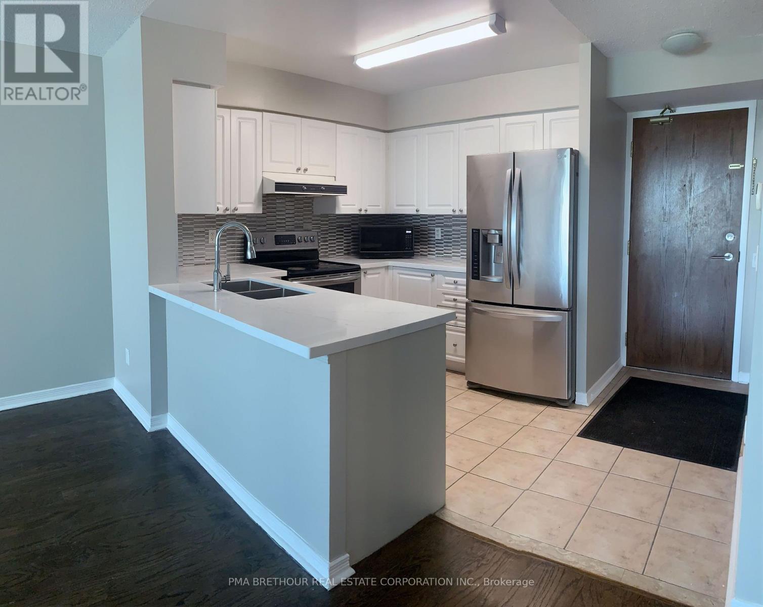 609 - 11 Oneida Crescent, Richmond Hill, Ontario L4B 0A1 - Photo 2 - N13724390