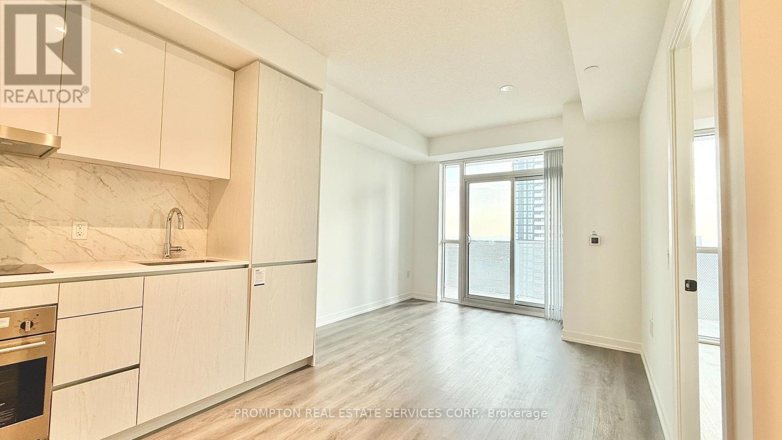 3002 - 28 Interchange Way, Vaughan, Ontario L4K 0P8 - Photo 3 - N13724400
