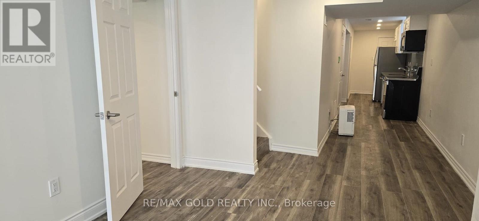 1226 Duignan (Lower) Crescent, Milton, Ontario L9E 1C2 - Photo 8 - W13708692