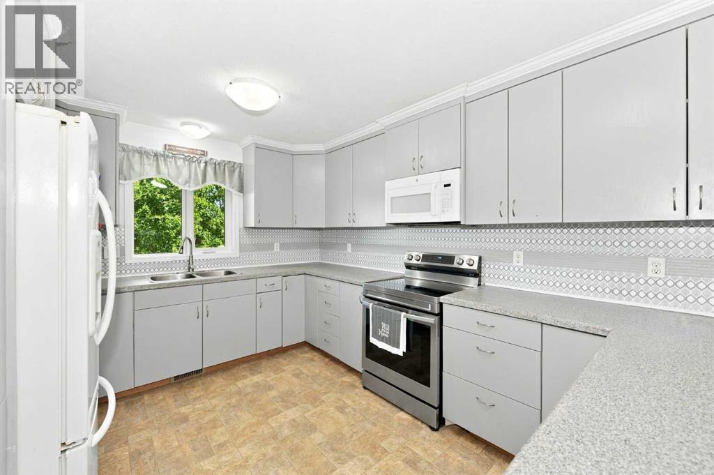 7601 41 Avenue, Camrose, Alberta  T4V 4C7 - Photo 4 - A2340952