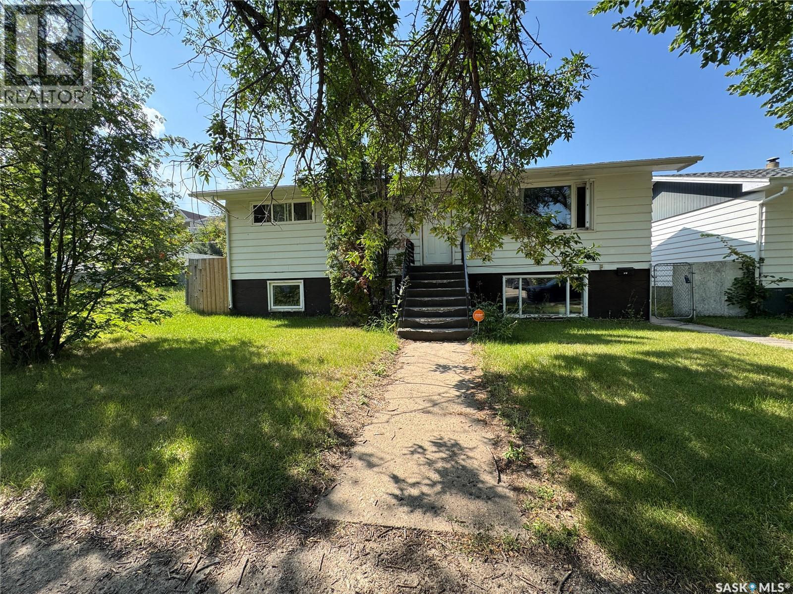 1051 109th Street, North Battleford, Saskatchewan  S9A 2E3 - Photo 2 - SK046977