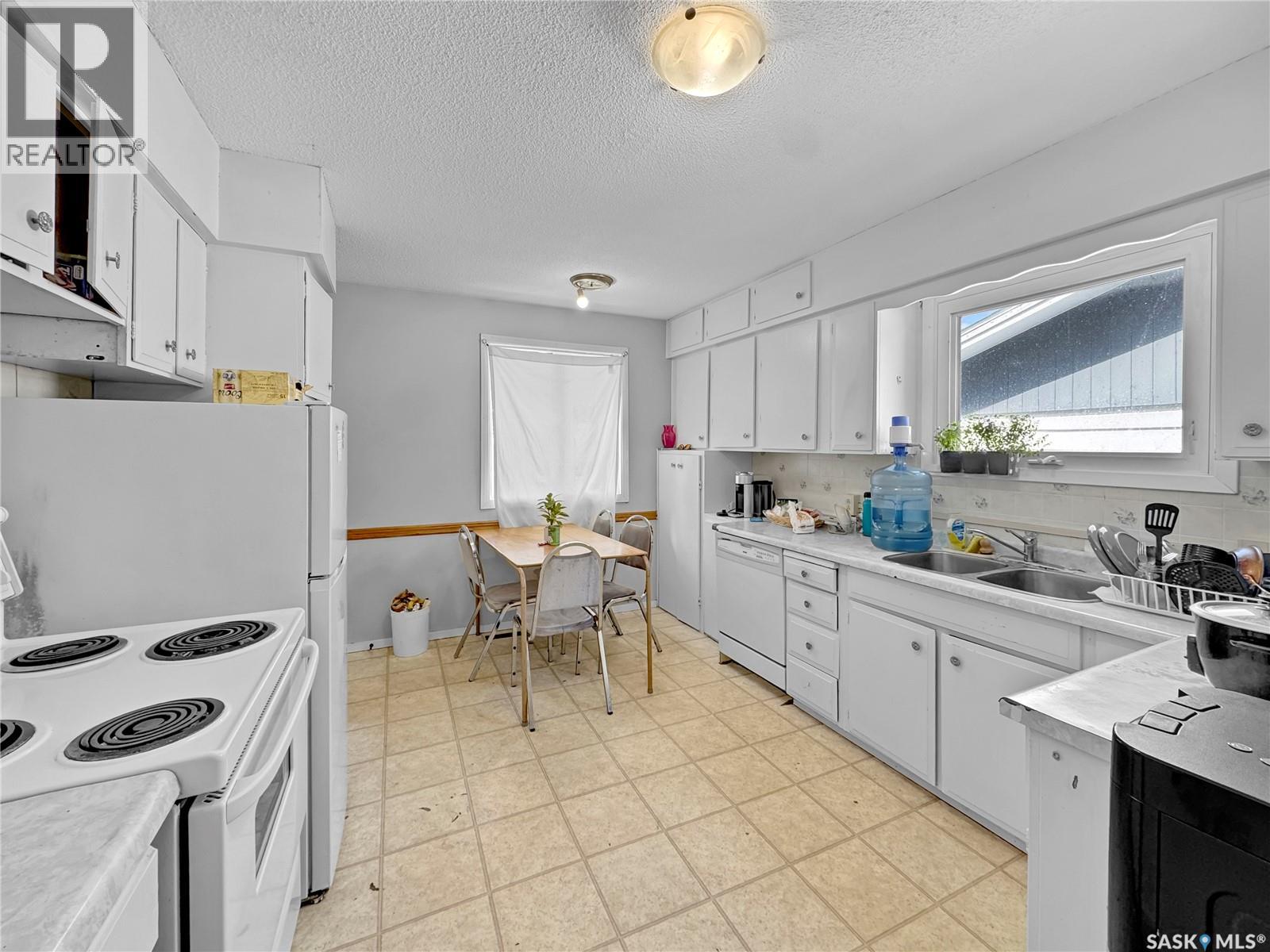 1051 109th Street, North Battleford, Saskatchewan  S9A 2E3 - Photo 5 - SK046977