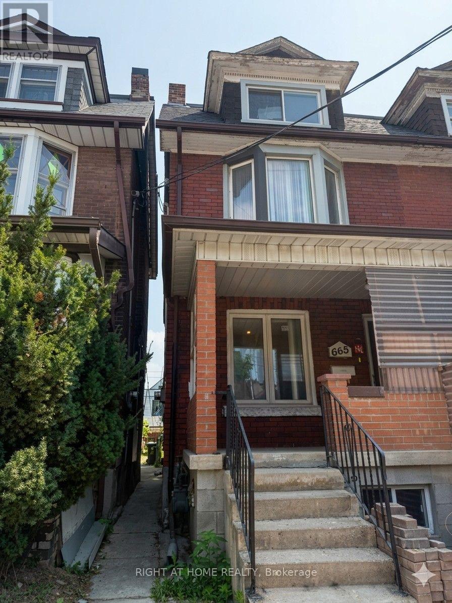 665 OSSINGTON AVENUE, Toronto, Ontario
