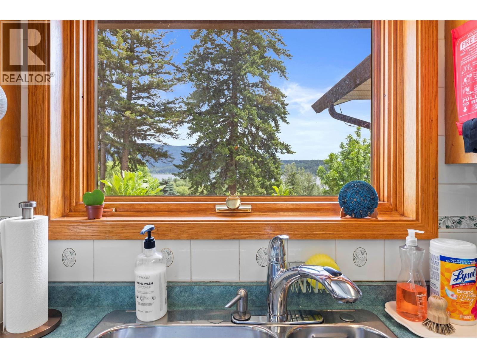 388 Sumac Road, Tappen, British Columbia  V0E 2X1 - Photo 6 - 10389682