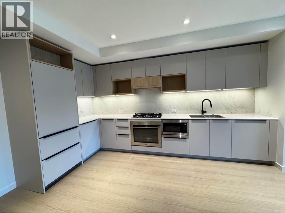 305 2015 ST JOHNS ST, PORT MOODY, British Columbia