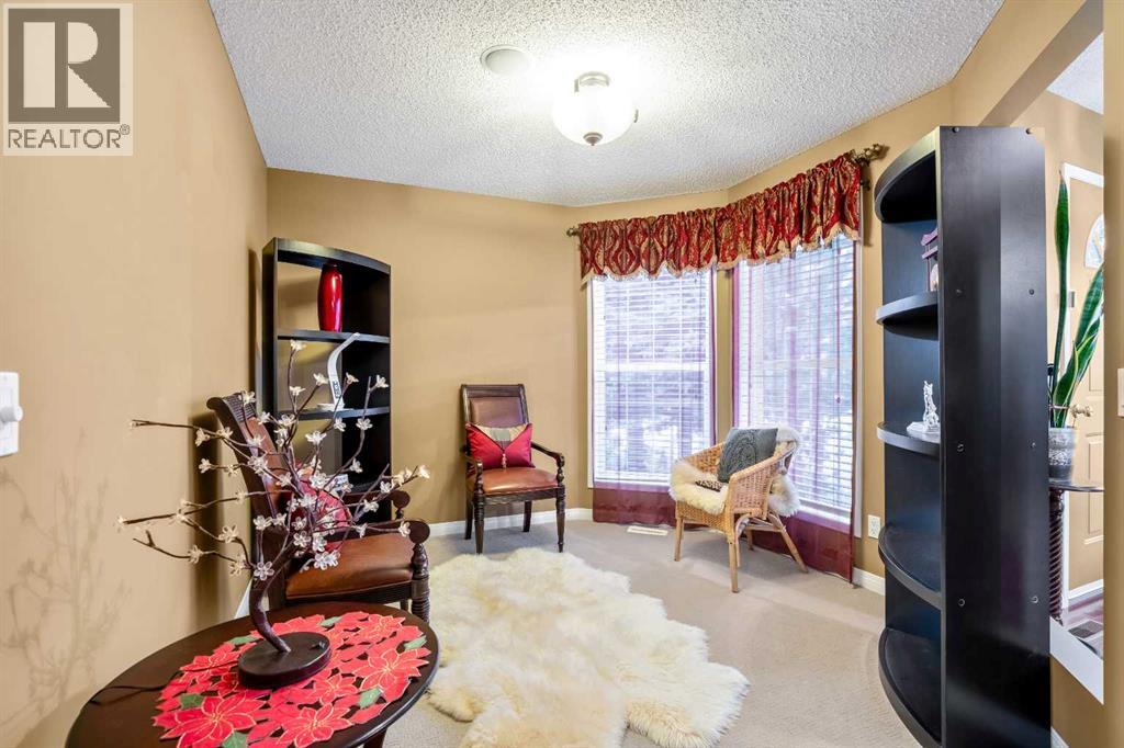 230 Shannon Square SW, Calgary, Alberta  T2Y 4K2 - Photo 6 - A2337821