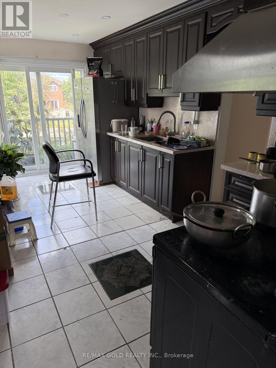 117 Sal Circle, Brampton, Ontario L6R 1H5 - Photo 6 - W13724482