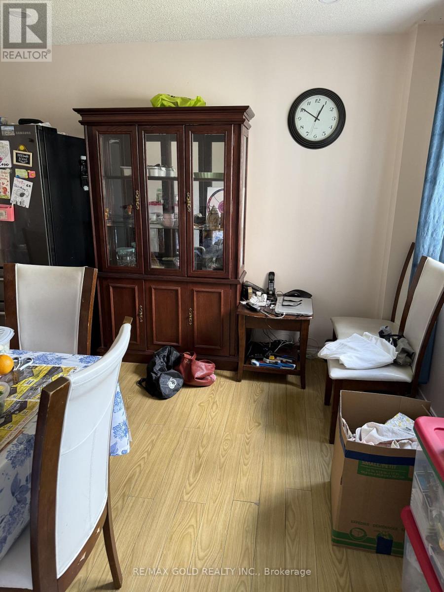 117 Sal Circle, Brampton, Ontario L6R 1H5 - Photo 7 - W13724482
