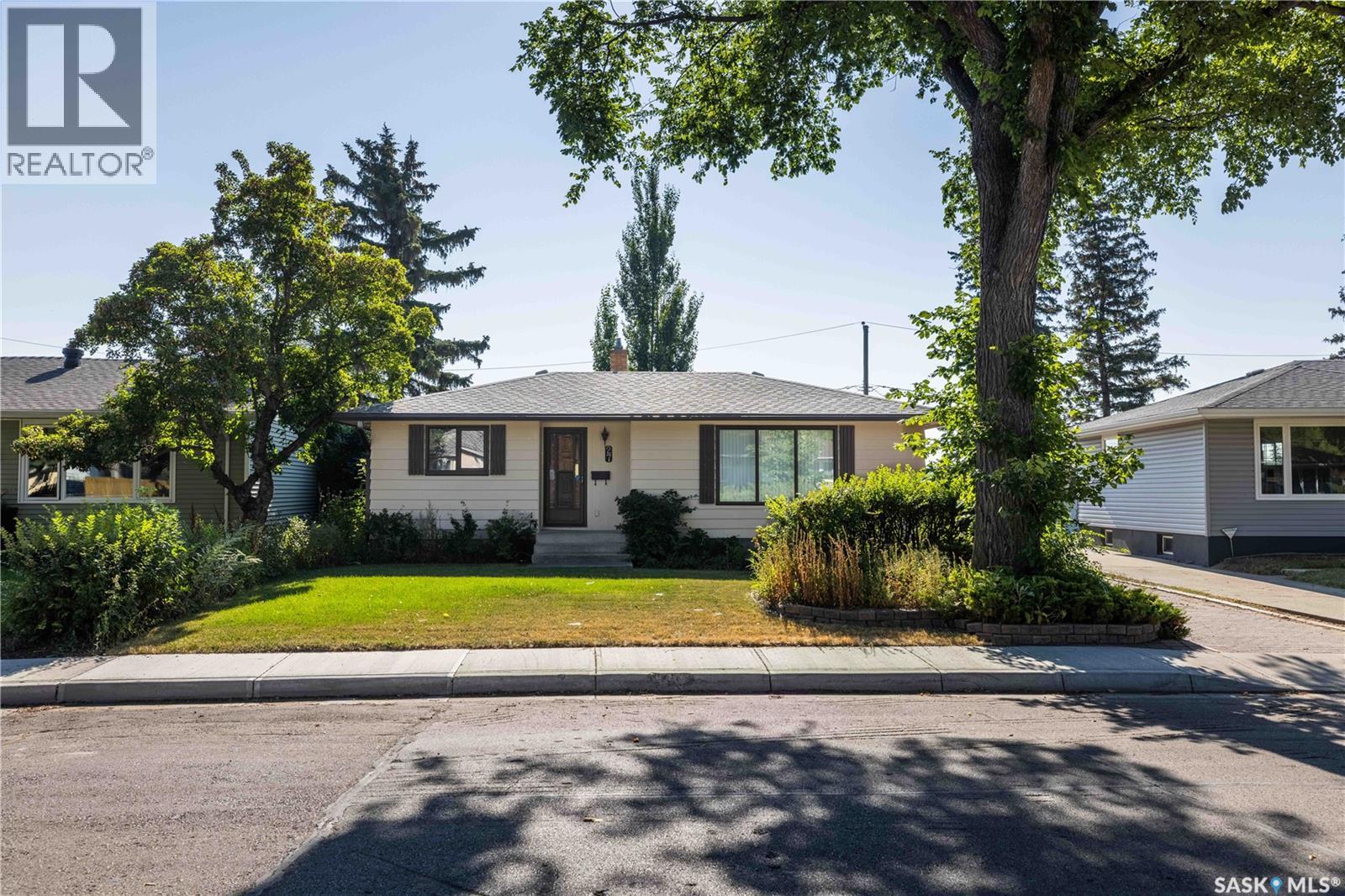 27 Ellison Crescent, Regina, Saskatchewan  S4R 4V4 - Photo 1 - SK046951