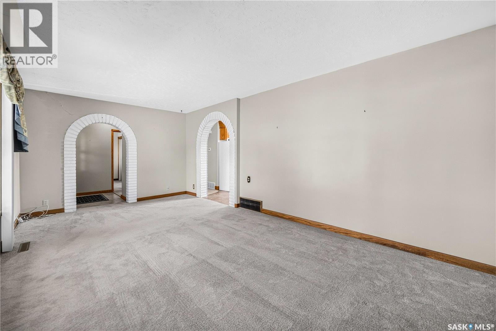 27 Ellison Crescent, Regina, Saskatchewan  S4R 4V4 - Photo 10 - SK046951