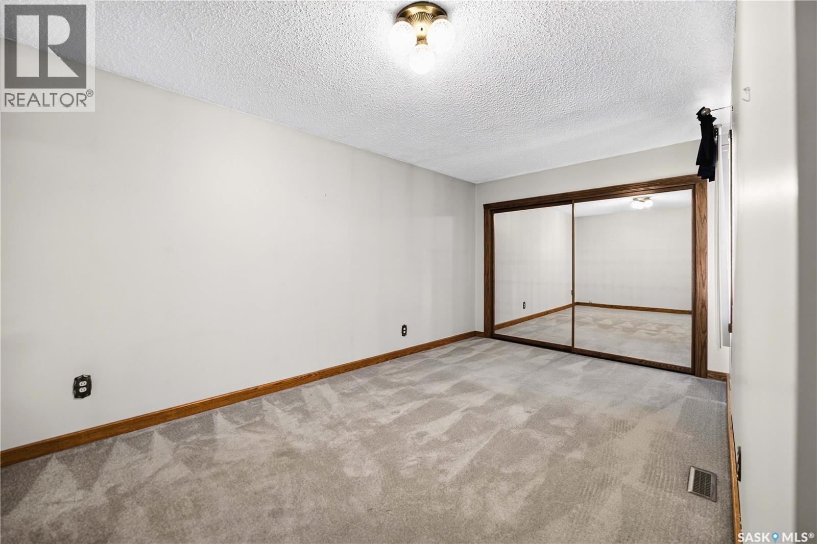 27 Ellison Crescent, Regina, Saskatchewan  S4R 4V4 - Photo 17 - SK046951