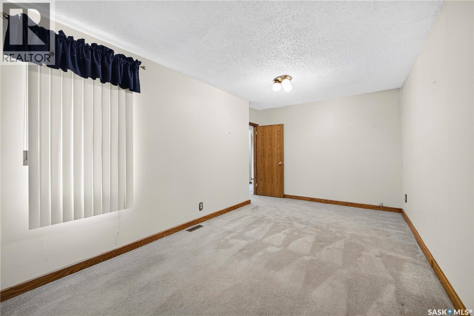 27 Ellison Crescent, Regina, Saskatchewan  S4R 4V4 - Photo 18 - SK046951