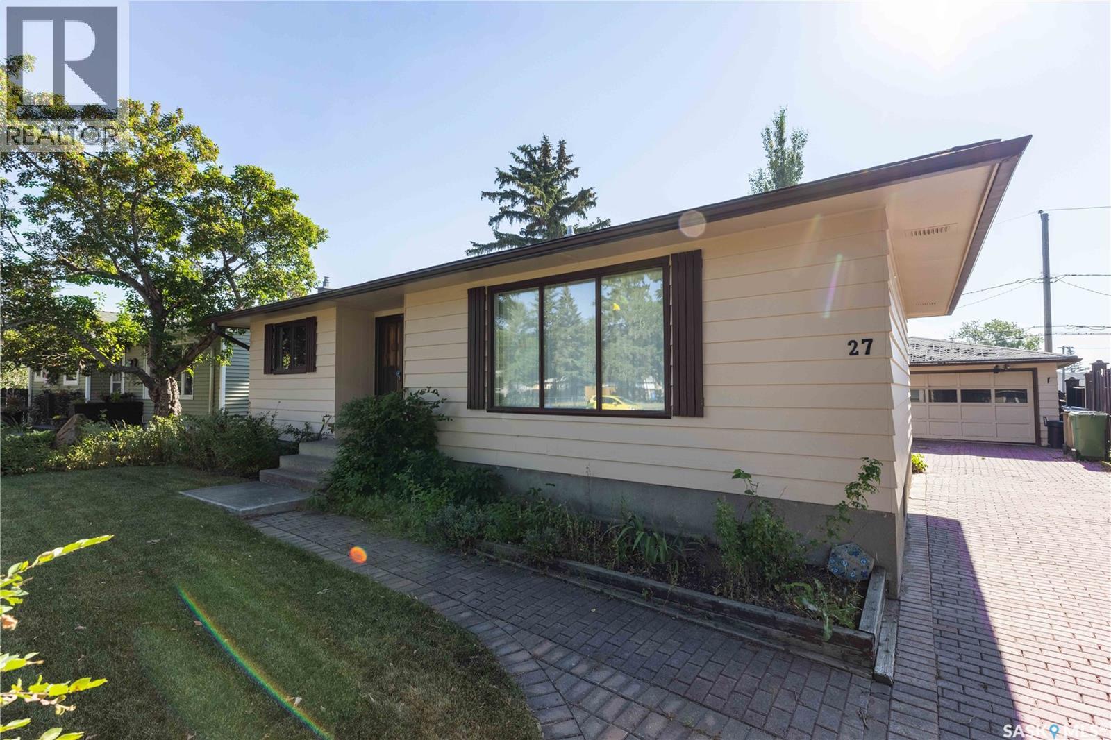 27 Ellison Crescent, Regina, Saskatchewan  S4R 4V4 - Photo 2 - SK046951