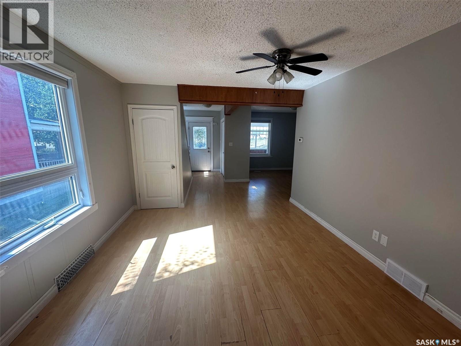 821 6th Avenue Nw, Moose Jaw, Saskatchewan  S6H 4A2 - Photo 4 - SK046984