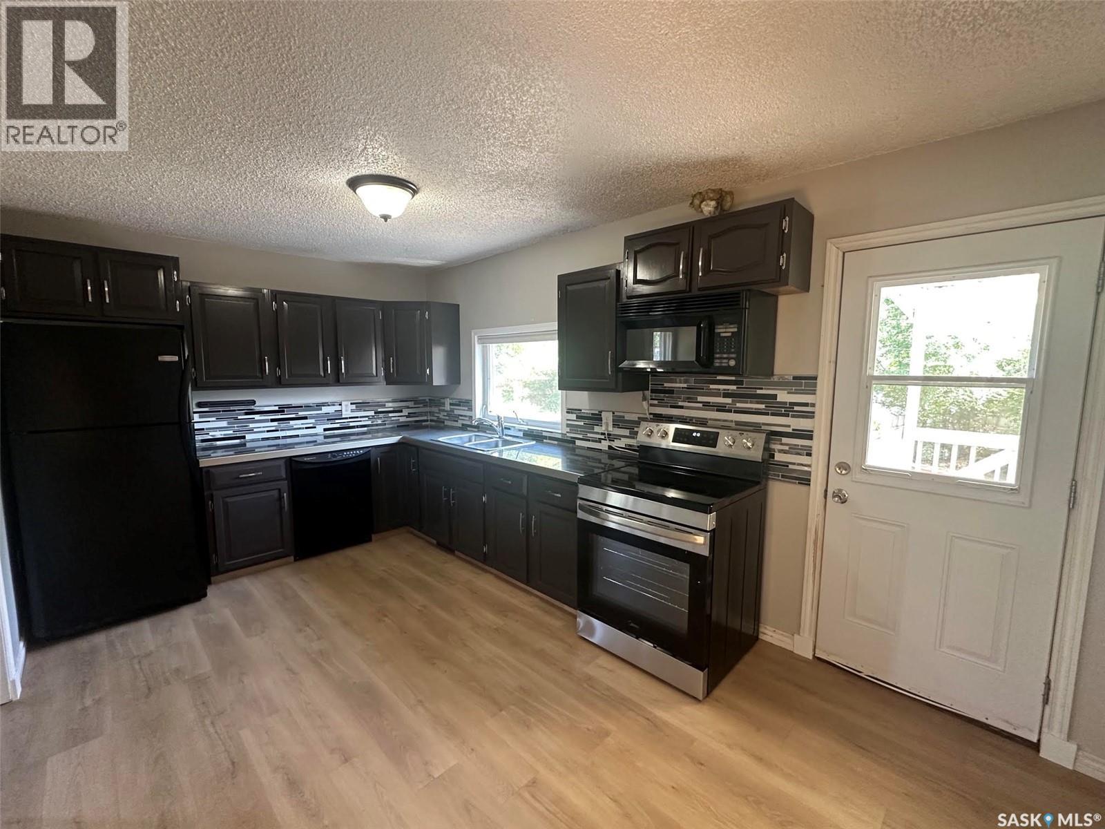 821 6th Avenue Nw, Moose Jaw, Saskatchewan  S6H 4A2 - Photo 5 - SK046984