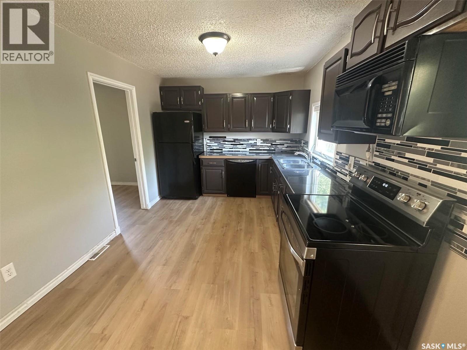 821 6th Avenue Nw, Moose Jaw, Saskatchewan  S6H 4A2 - Photo 6 - SK046984