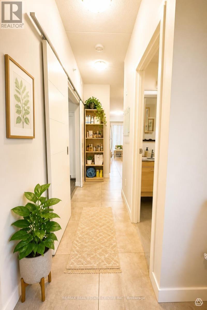62 Balsam B408 Street, Waterloo, Ontario  N2L 3H2 - Photo 6 - X13591506