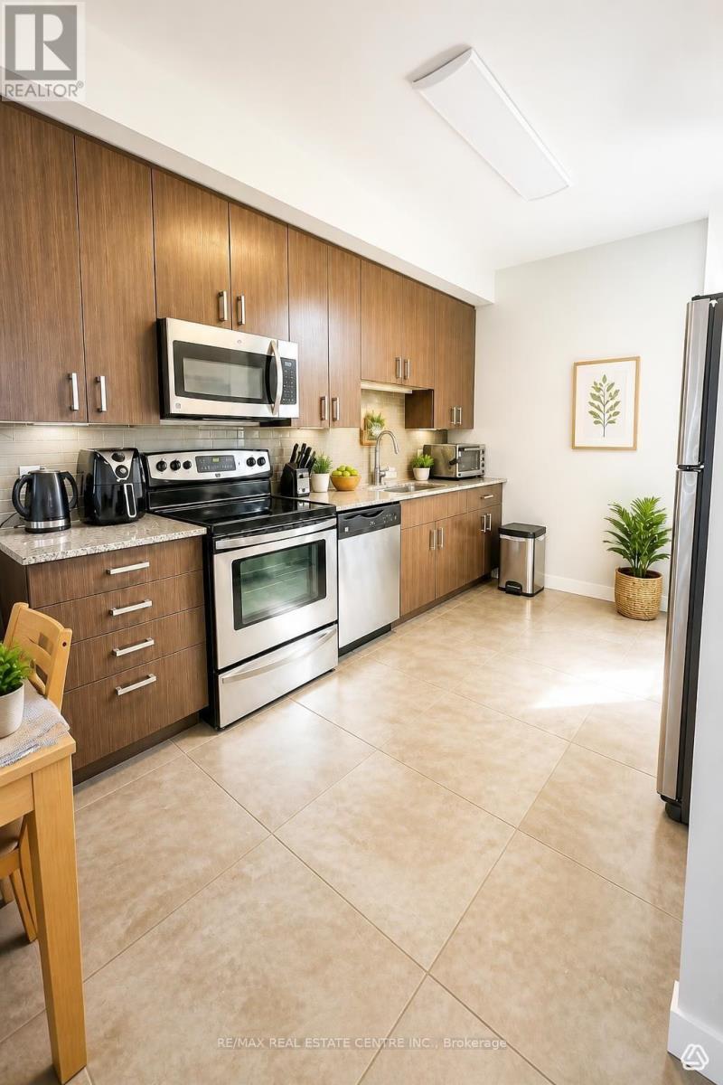62 Balsam B408 Street, Waterloo, Ontario  N2L 3H2 - Photo 3 - X13591506