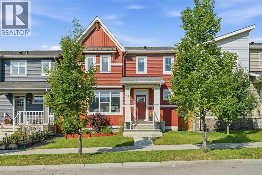 39 Lucas Boulevard NW, Calgary, Alberta  T3P 1H9 - Photo 1 - A2339569