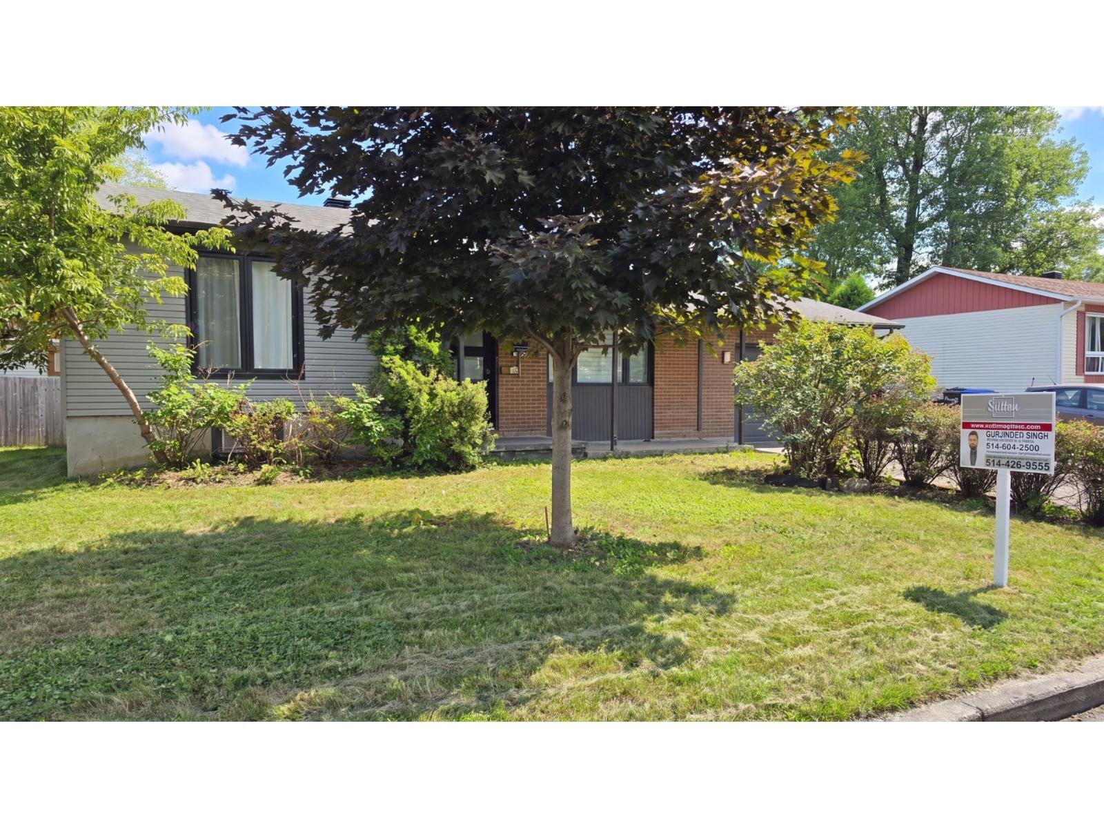 28 Rue de Deauville Blainville Quebec Canada J7C3L8 3