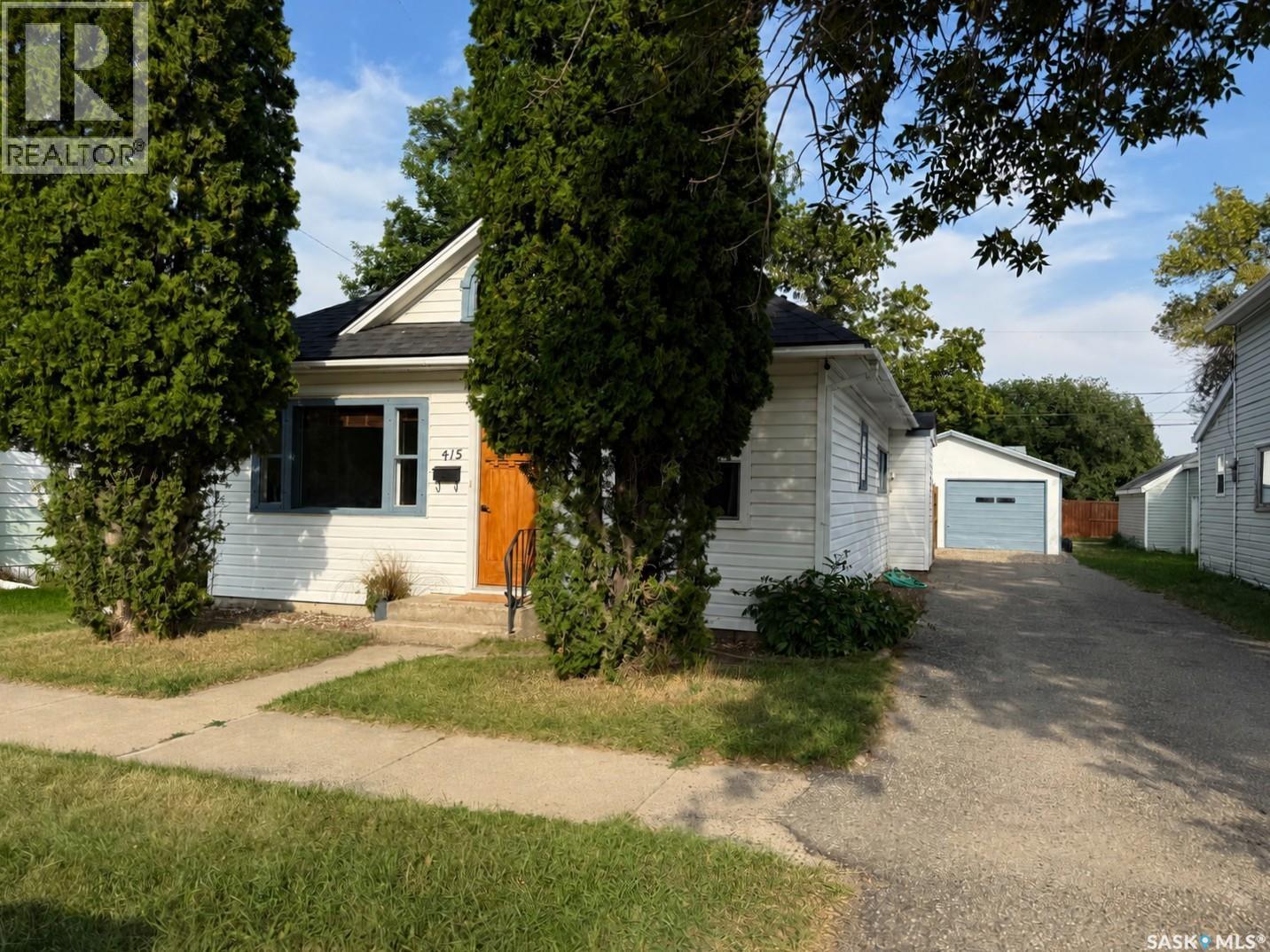 415 Mctavish Street, Outlook, Saskatchewan  S0L 2N0 - Photo 2 - SK046924