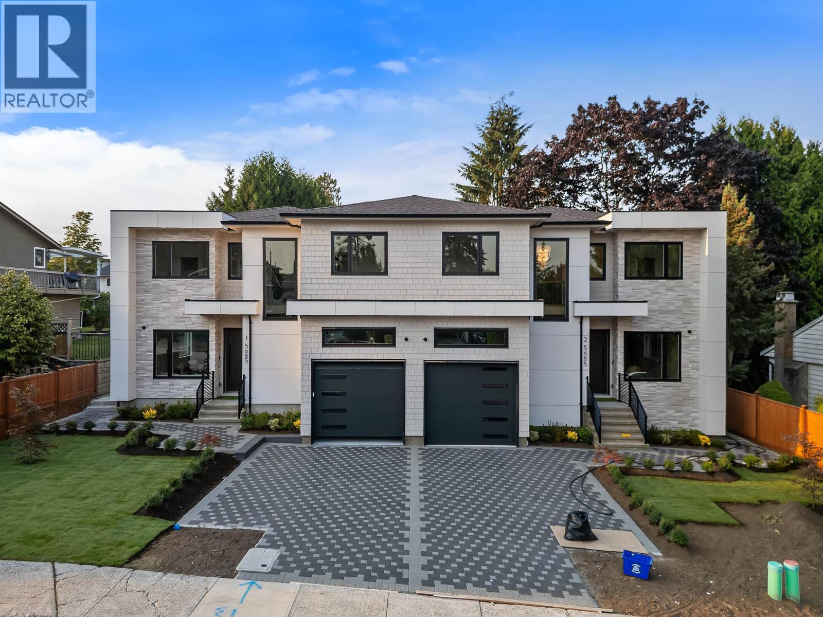 1 5685 Forest Street, Burnaby, British Columbia  V5G 1X5 - Photo 2 - R3159054