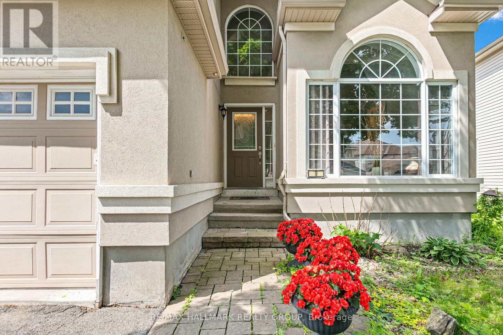 9 BLACKSHIRE CIRCLE, Ottawa, Ontario