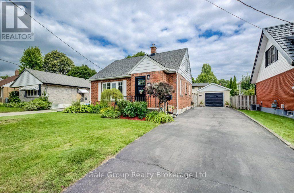 450 HURON STREET, Woodstock, Ontario