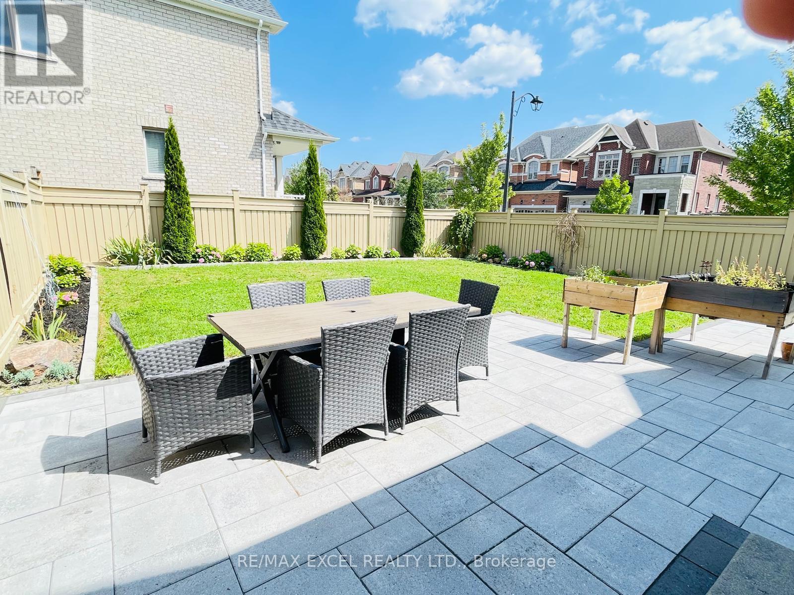 2 Peter Miller Street N, Aurora, Ontario L4G 0W9 - Photo 3 - N13724532