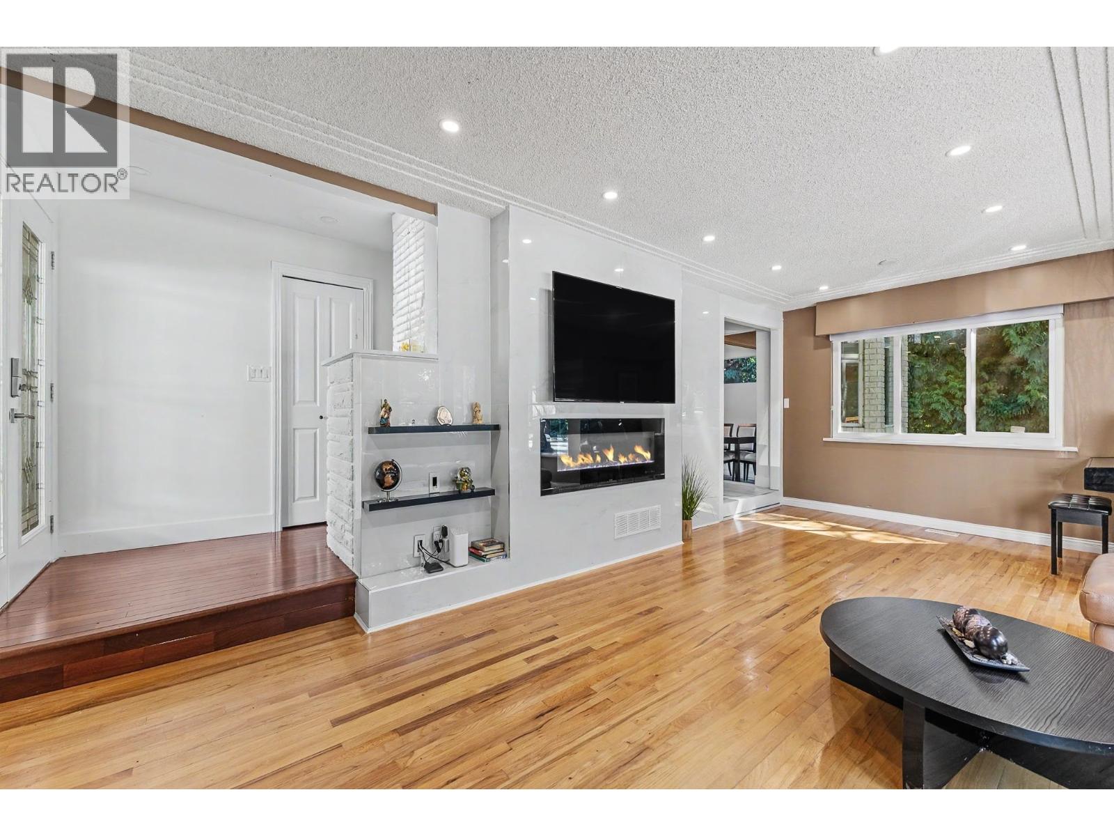 677 Gatensbury Street, Coquitlam, British Columbia  V3J 5G9 - Photo 5 - R3159458