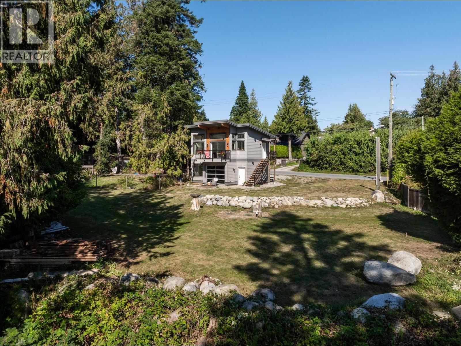 7835 Redrooffs Road, Halfmoon Bay, British Columbia  V7Z 1A4 - Photo 2 - R3052783