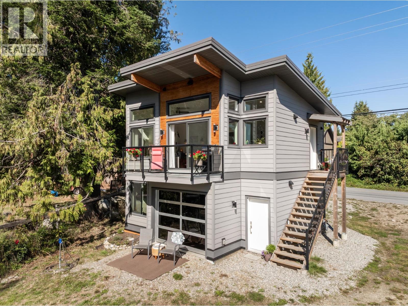 7835 Redrooffs Road, Halfmoon Bay, British Columbia  V7Z 1A4 - Photo 3 - R3052783