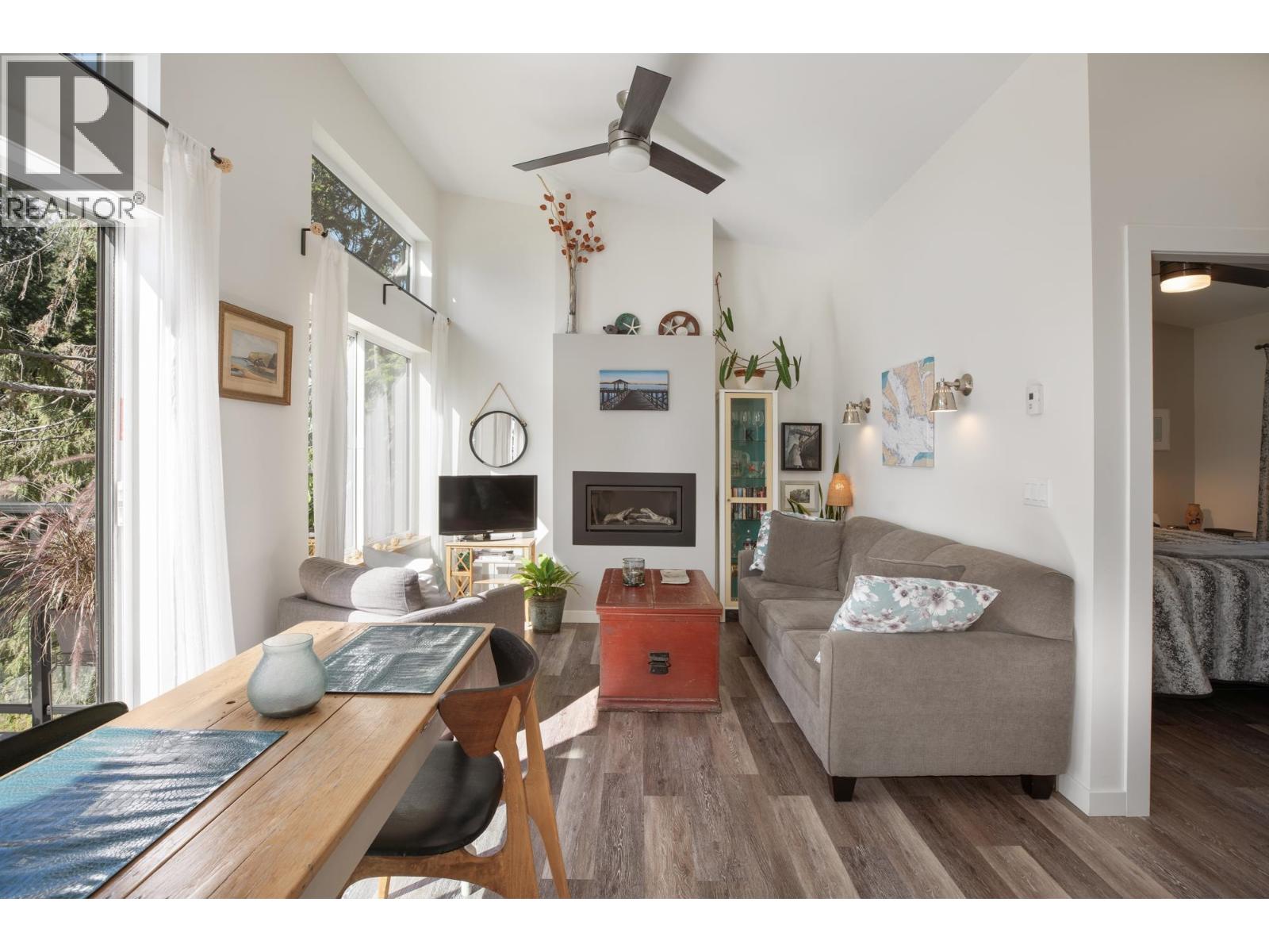7835 Redrooffs Road, Halfmoon Bay, British Columbia  V7Z 1A4 - Photo 9 - R3052783