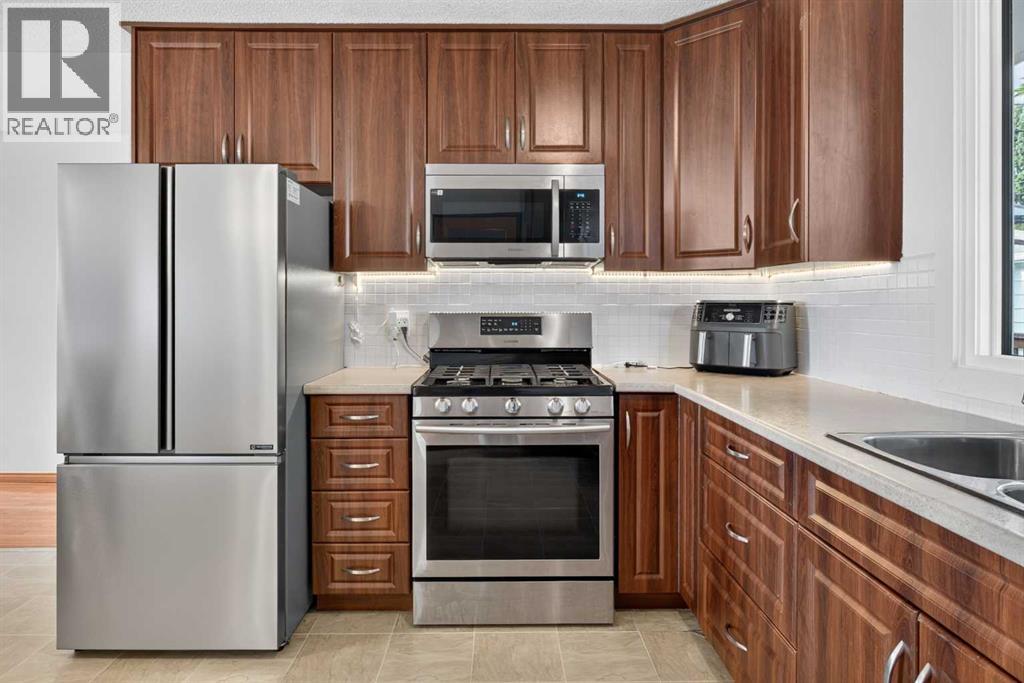 7035 Huntercrest Road NW, Calgary, Alberta  T2K 4J9 - Photo 13 - A2338998