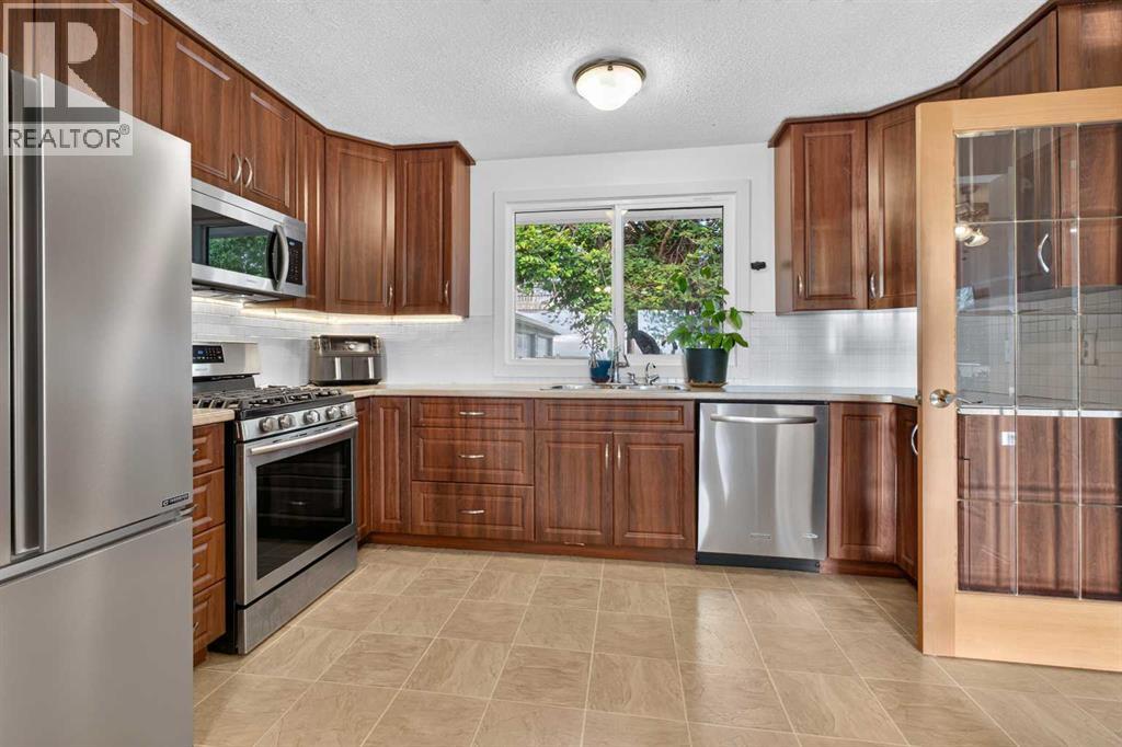 7035 Huntercrest Road NW, Calgary, Alberta  T2K 4J9 - Photo 14 - A2338998