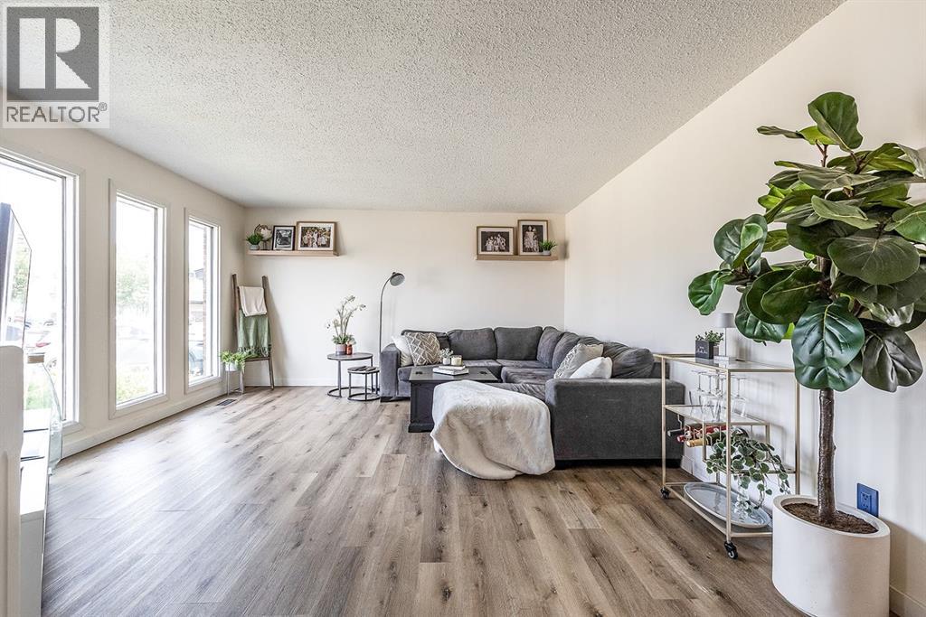 37 Sunflower Court SE, Medicine Hat, Alberta  T1B 2H6 - Photo 7 - A2339593